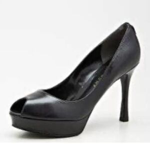 NEW IVANKA TRUMP $110 Womens classic Black Whisker Platform Peeptoe Pumps 9.5